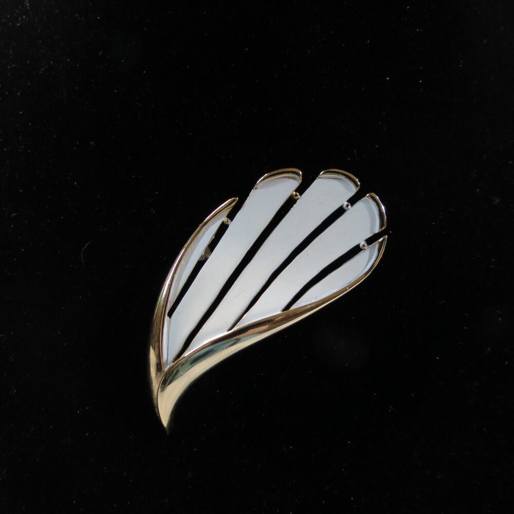 Vintage Brooch White Enamel Fan Leaf Pin in Goldtone Curled Heart 2 1/4"